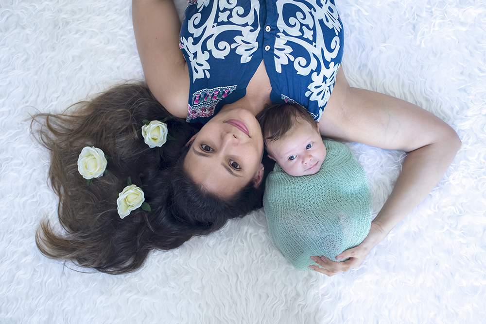 sessão fotográfica ensaio acompanhamento menino bebê book fotográfico fotografia niteroi fotografo rio de janeiro são Gonçalo mãe e filho mãe de menino bebê sorrindo