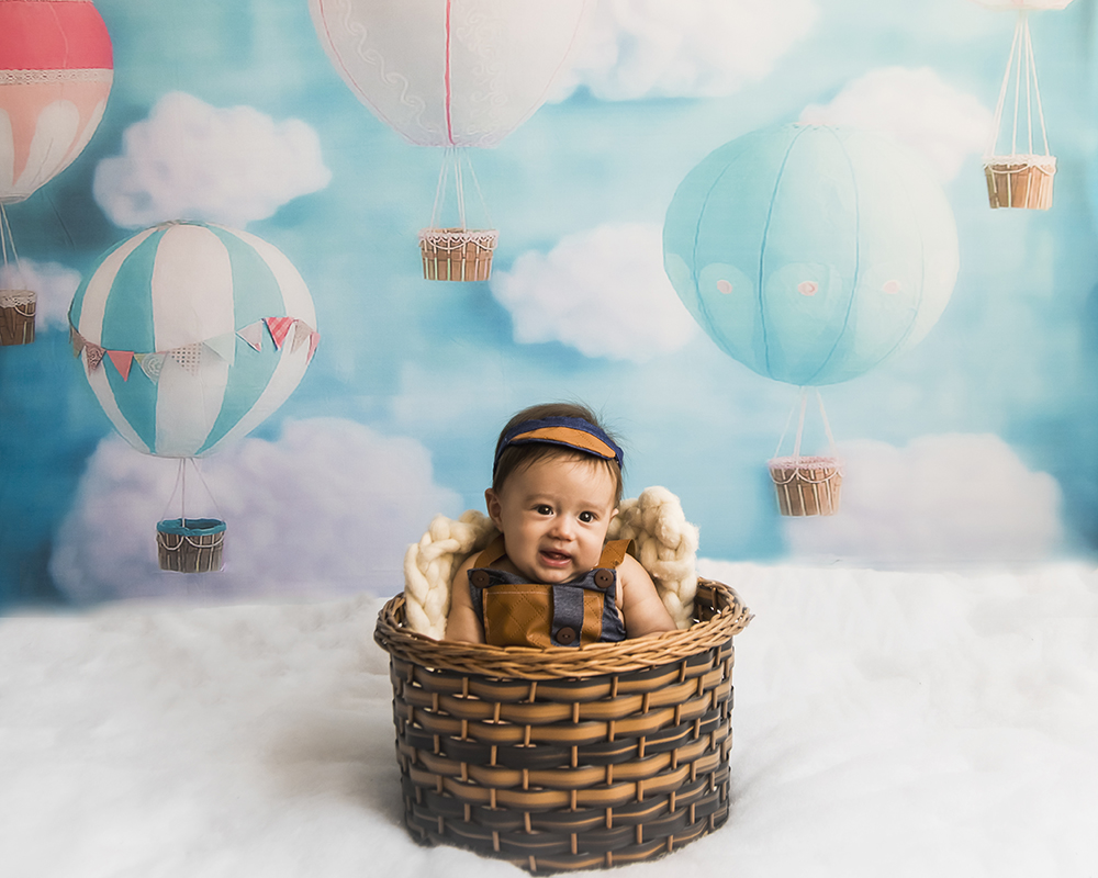 ensaio fotografico menino bebe infantil  book fotografia acompanhamento trimestral balões listras céu azul closes retrato rio de janeiro niteroi são Gonçalo