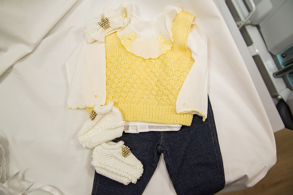 Cobertura fotográfica de parto nascimento cesárea parto normal maternidade menina recém nascida mãe obstetra sala de parto niteroi rio de janeiro são Gonçalo