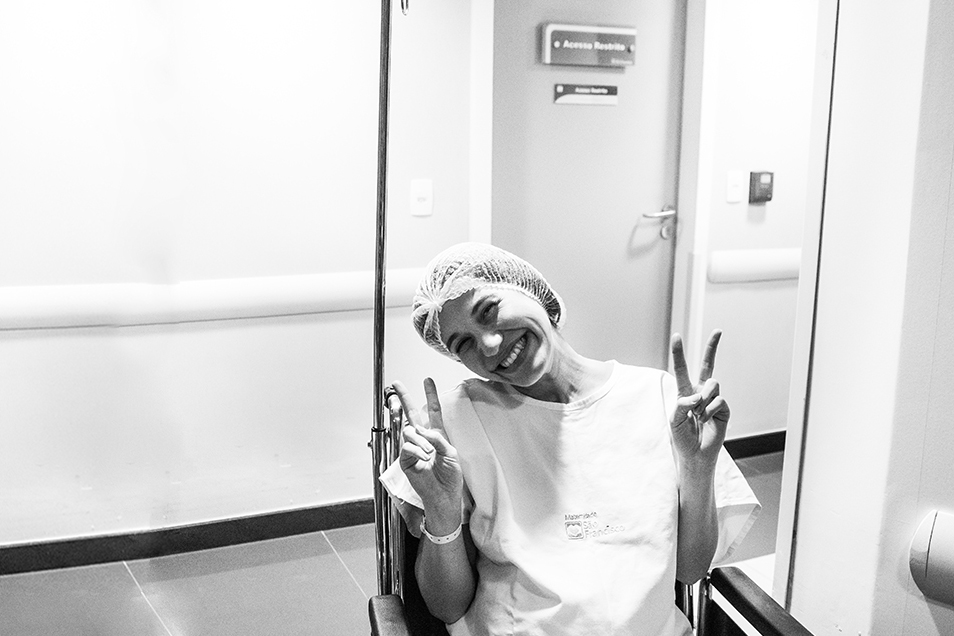 Cobertura fotográfica de parto nascimento cesárea parto normal maternidade menina recém nascida mãe obstetra sala de parto niteroi rio de janeiro são Gonçalo