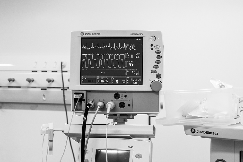 Cobertura fotográfica de parto nascimento cesárea parto normal maternidade menina recém nascida mãe obstetra sala de parto niteroi rio de janeiro são Gonçalo