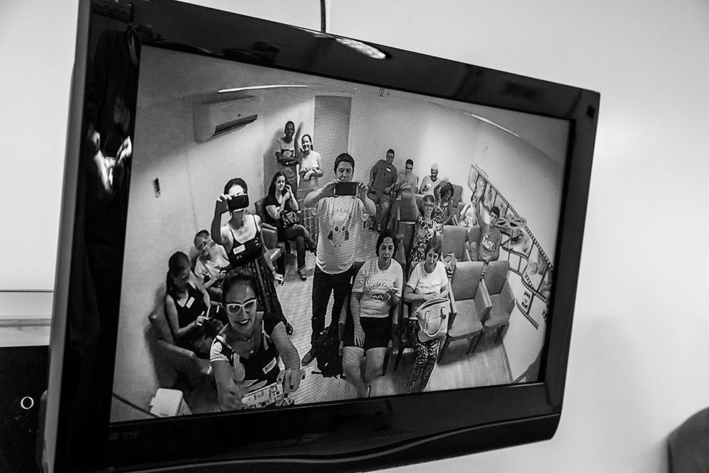 Cobertura fotográfica de parto nascimento cesárea parto normal maternidade menina recém nascida mãe obstetra sala de parto niteroi rio de janeiro são Gonçalo