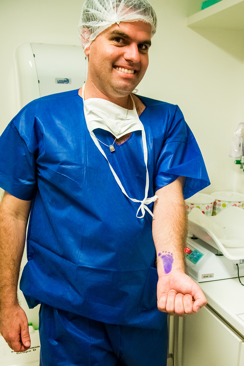 Cobertura fotográfica de parto nascimento cesárea parto normal maternidade menina recém nascida mãe obstetra sala de parto niteroi rio de janeiro são Gonçalo