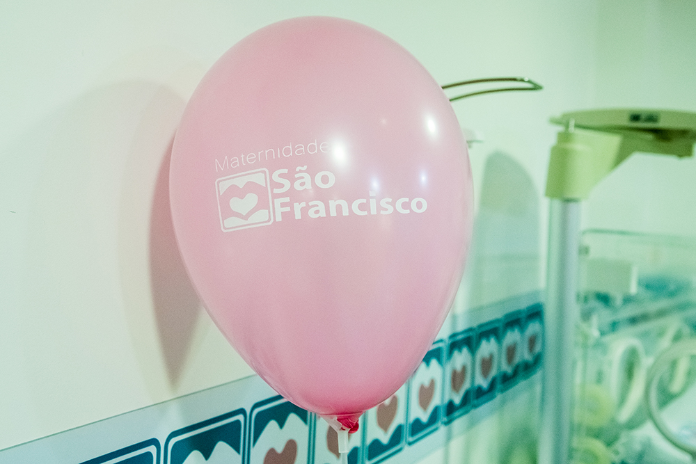 Cobertura fotográfica de parto nascimento cesárea parto normal maternidade menina recém nascida mãe obstetra sala de parto niteroi rio de janeiro são Gonçalo