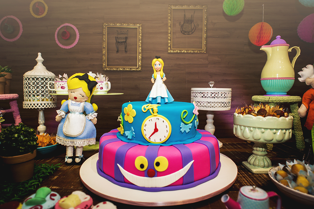Cobertura fotográfica festa de aniversário tema alice no país das maravilhas menina criança infantil book fotográfico fotografia bolo docinhos brincadeiras niteroi rio de janeiro são Gonçalo