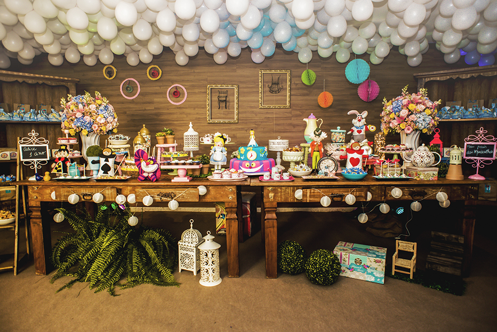 Cobertura fotográfica festa de aniversário tema alice no país das maravilhas menina criança infantil book fotográfico fotografia bolo docinhos brincadeiras niteroi rio de janeiro são Gonçalo