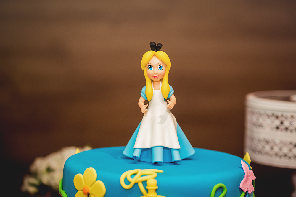 Cobertura fotográfica festa de aniversário tema alice no país das maravilhas menina criança infantil book fotográfico fotografia bolo docinhos brincadeiras niteroi rio de janeiro são Gonçalo