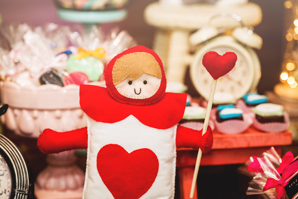 Cobertura fotográfica festa de aniversário tema alice no país das maravilhas menina criança infantil book fotográfico fotografia bolo docinhos brincadeiras niteroi rio de janeiro são Gonçalo