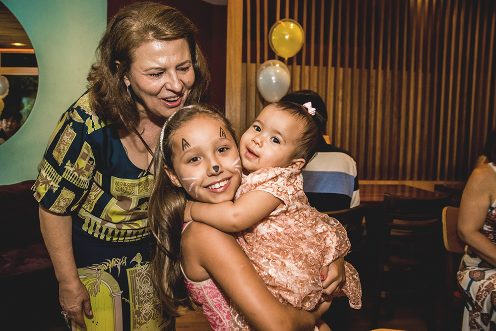 Cobertura fotográfica festa de aniversário tema alice no país das maravilhas menina criança infantil book fotográfico fotografia bolo docinhos brincadeiras niteroi rio de janeiro são Gonçalo