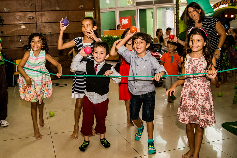 Cobertura fotográfica festa de aniversário tema alice no país das maravilhas menina criança infantil book fotográfico fotografia bolo docinhos brincadeiras niteroi rio de janeiro são Gonçalo