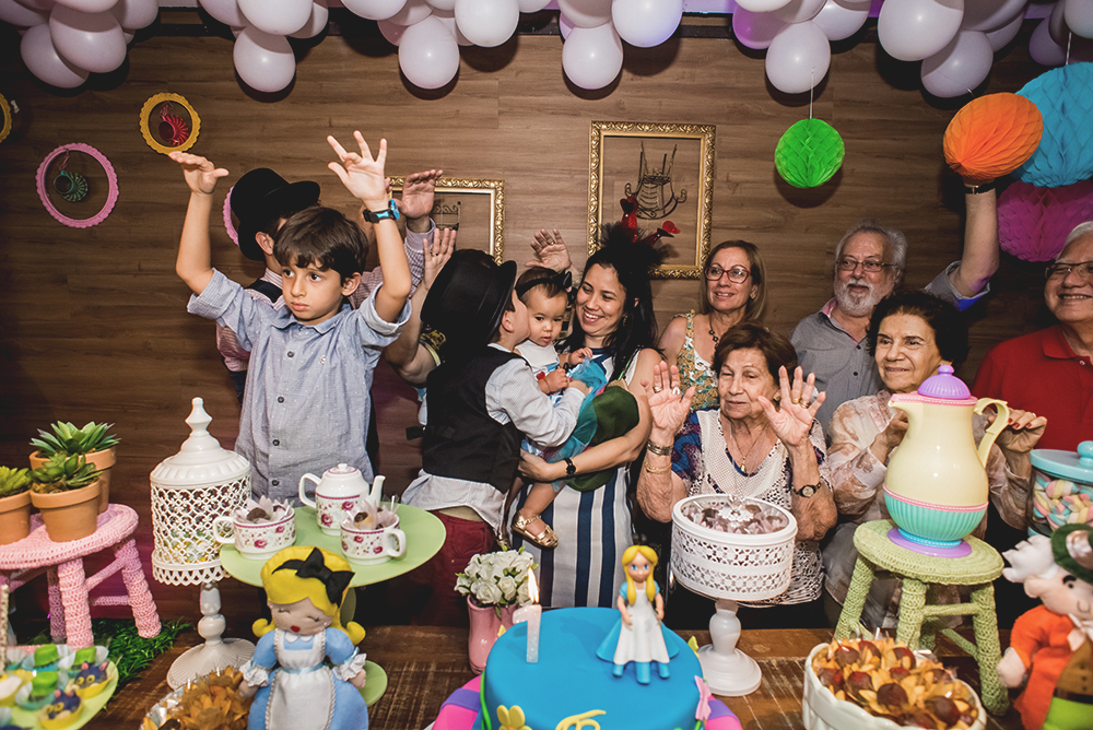 Cobertura fotográfica festa de aniversário tema alice no país das maravilhas menina criança infantil book fotográfico fotografia bolo docinhos brincadeiras niteroi rio de janeiro são Gonçalo