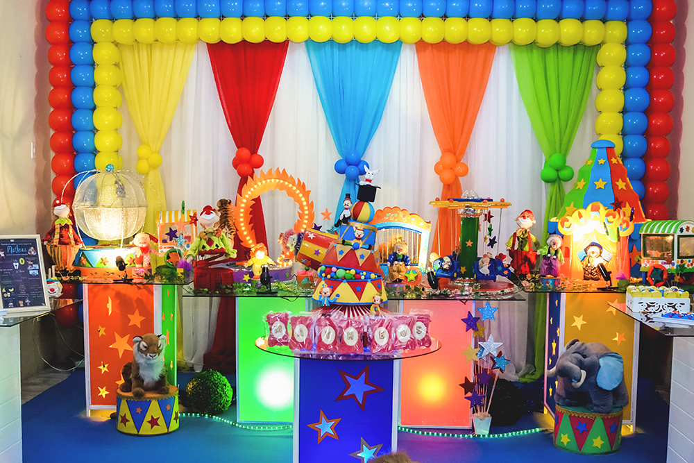 Cobertura fotográfica festa de aniversário tema circo menino criança infantil book fotográfico fotografia bolo docinhos brincadeiras palhaço mágico niteroi rio de janeiro são Gonçalo
