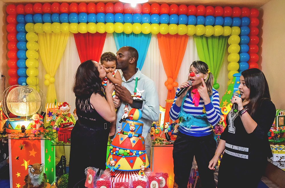 Cobertura fotográfica festa de aniversário tema circo menino criança infantil book fotográfico fotografia bolo docinhos brincadeiras palhaço mágico niteroi rio de janeiro são Gonçalo