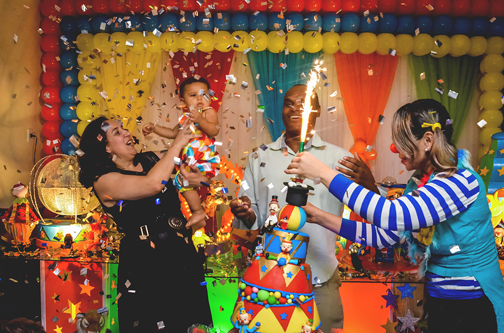 Cobertura fotográfica festa de aniversário tema circo menino criança infantil book fotográfico fotografia bolo docinhos brincadeiras palhaço mágico niteroi rio de janeiro são Gonçalo