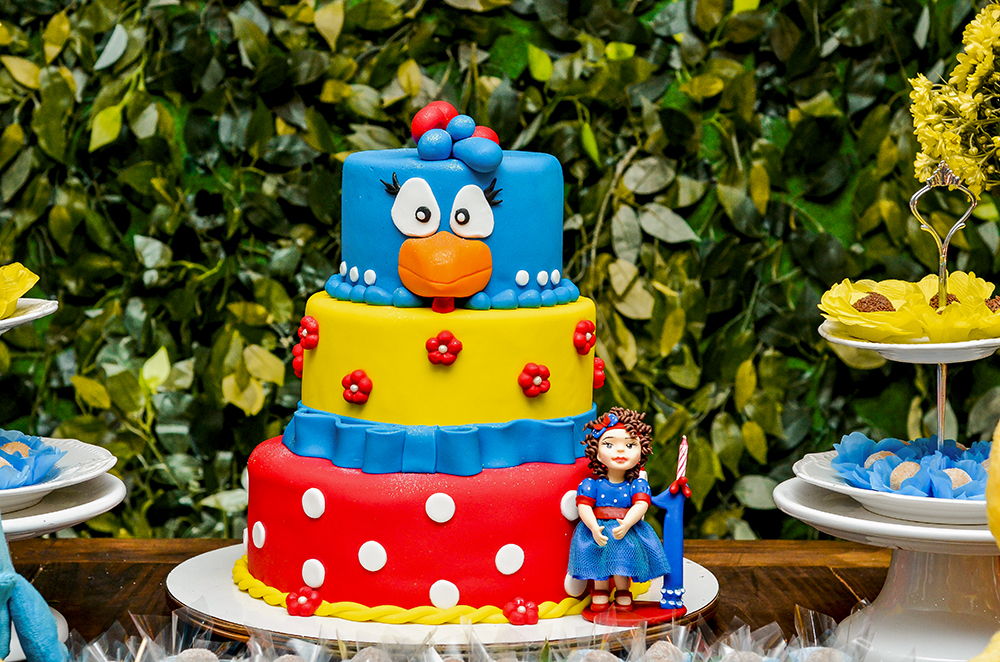 cobertura fotográfica de um ano aniversário infantil tema galinha pintadinha fotografo Niterói rio de janeiro são Gonçalo fotografia de evento criança festa menina bolo