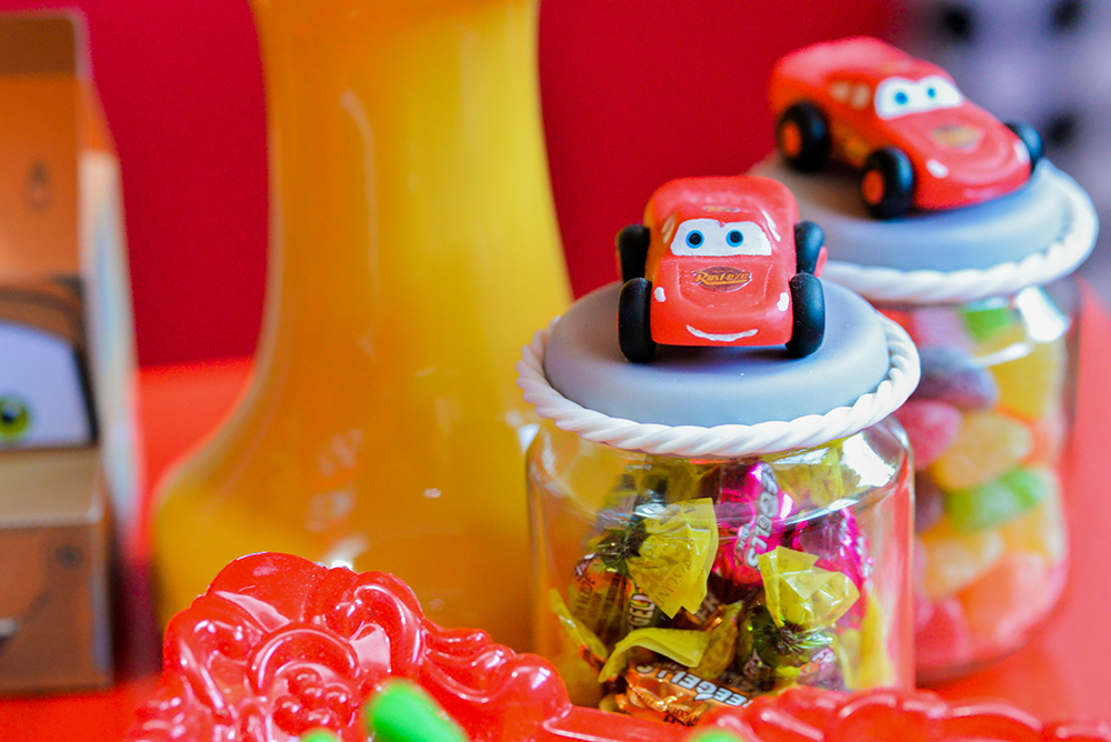 Cobertura fotográfica festa de aniversário tema carros menino criança infantil book fotográfico fotografia bolo docinhos brincadeiras cama elástica bolinhas niteroi rio de janeiro são Gonçalo