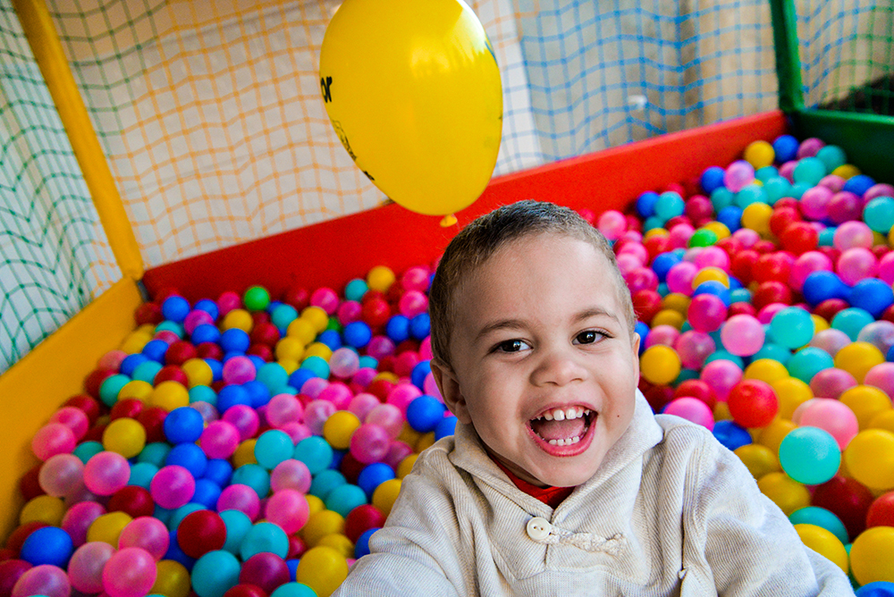 Cobertura fotográfica festa de aniversário tema carros menino criança infantil book fotográfico fotografia bolo docinhos brincadeiras cama elástica bolinhas niteroi rio de janeiro são Gonçalo