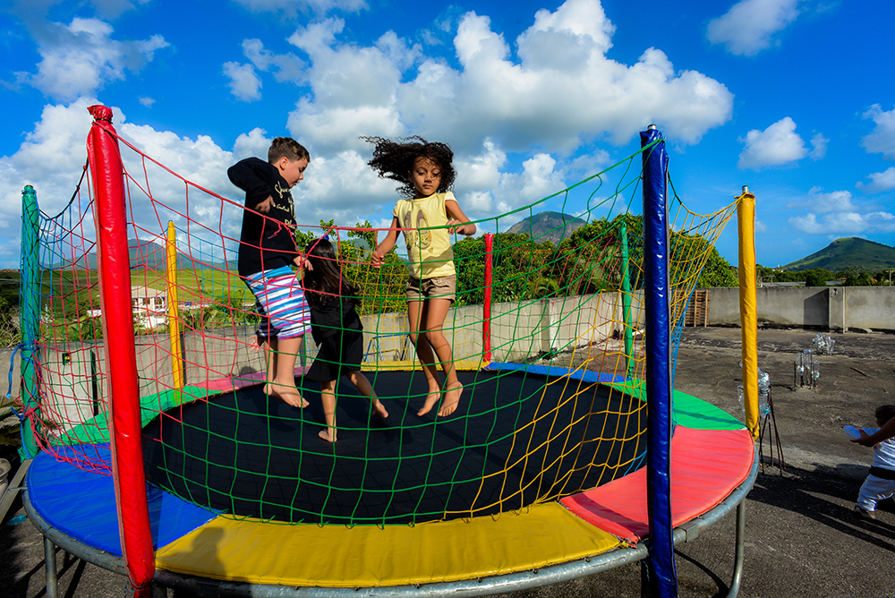 Cobertura fotográfica festa de aniversário tema carros menino criança infantil book fotográfico fotografia bolo docinhos brincadeiras cama elástica bolinhas niteroi rio de janeiro são Gonçalo