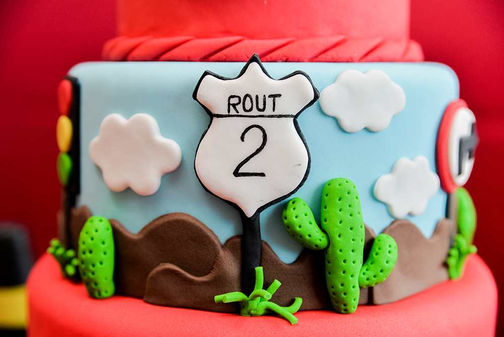 Cobertura fotográfica festa de aniversário tema carros menino criança infantil book fotográfico fotografia bolo docinhos brincadeiras cama elástica bolinhas niteroi rio de janeiro são Gonçalo