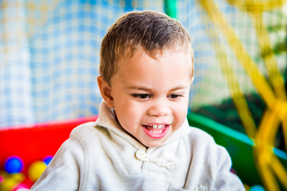 Cobertura fotográfica festa de aniversário tema carros menino criança infantil book fotográfico fotografia bolo docinhos brincadeiras cama elástica bolinhas niteroi rio de janeiro são Gonçalo