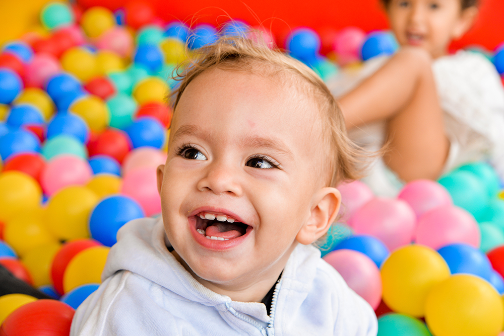 Cobertura fotográfica festa de aniversário tema carros menino criança infantil book fotográfico fotografia bolo docinhos brincadeiras cama elástica bolinhas niteroi rio de janeiro são Gonçalo