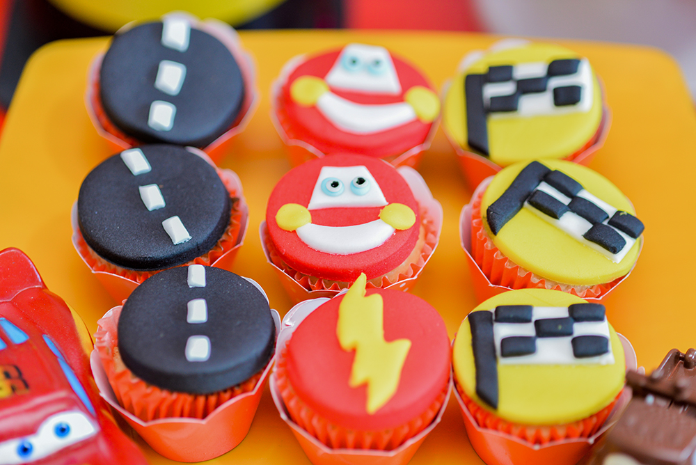 Cobertura fotográfica festa de aniversário tema carros menino criança infantil book fotográfico fotografia bolo docinhos brincadeiras cama elástica bolinhas niteroi rio de janeiro são Gonçalo