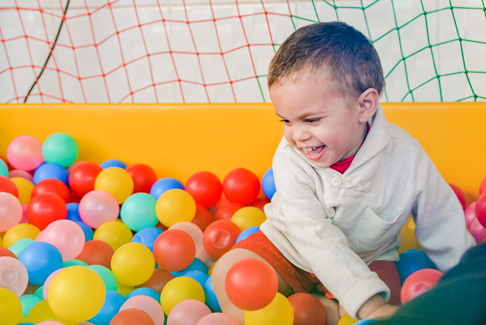 Cobertura fotográfica festa de aniversário tema carros menino criança infantil book fotográfico fotografia bolo docinhos brincadeiras cama elástica bolinhas niteroi rio de janeiro são Gonçalo