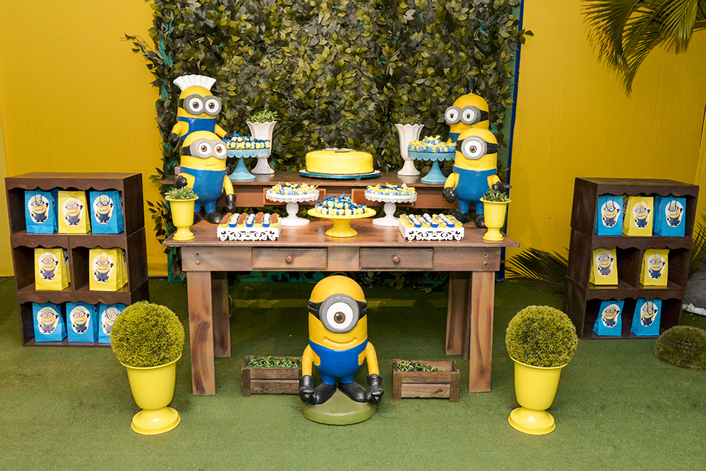 Cobertura fotográfica festa de aniversário tema minions menino criança infantil book fotográfico fotografia meu malvado favorito bolo docinhos brincadeiras niteroi rio de janeiro são Gonçalo