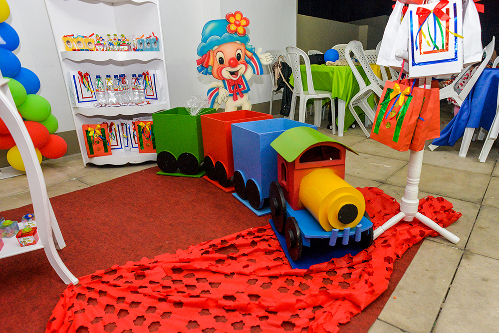 Cobertura fotográfica festa de aniversário tema patati patatá menino criança infantil book fotográfico fotografia palhaço bolo cama elástica docinhos brincadeiras niteroi rio de janeiro são Gon&ccedi