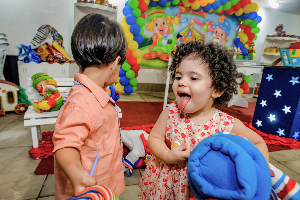 Cobertura fotográfica festa de aniversário tema patati patatá menino criança infantil book fotográfico fotografia palhaço bolo cama elástica docinhos brincadeiras niteroi rio de janeiro são Gon&ccedi