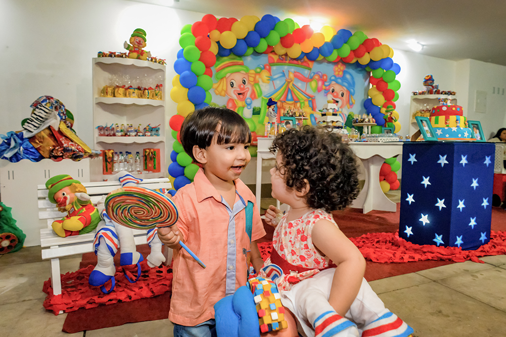 Cobertura fotográfica festa de aniversário tema patati patatá menino criança infantil book fotográfico fotografia palhaço bolo cama elástica docinhos brincadeiras niteroi rio de janeiro são Gon&ccedi