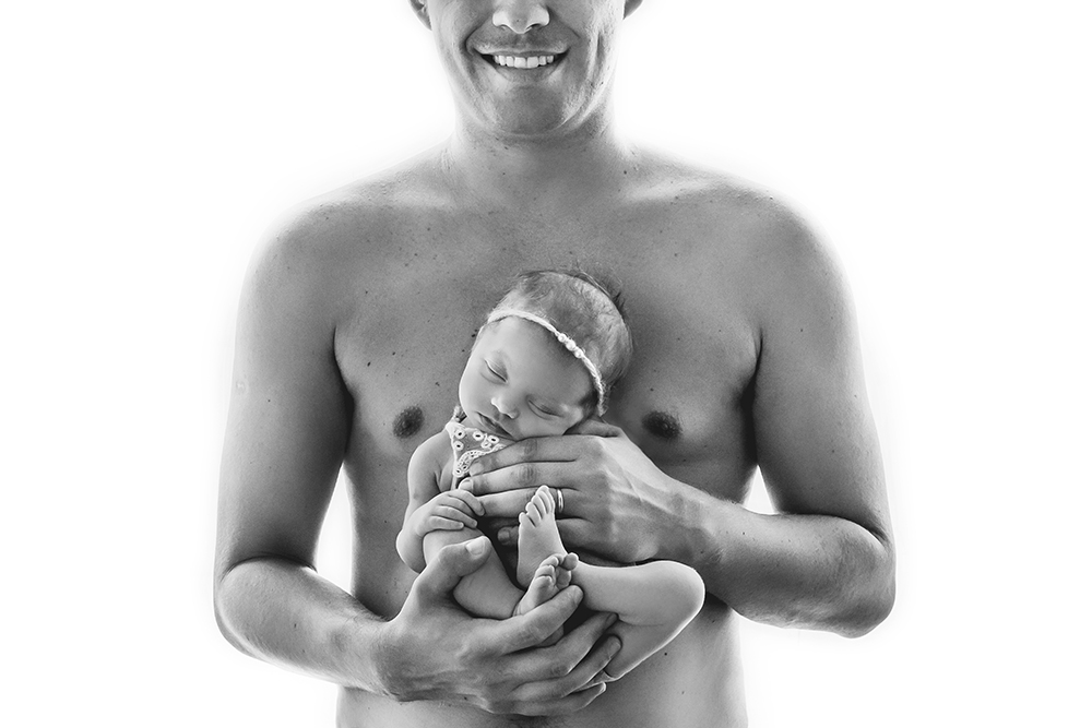 ensaio fotográfico ensaio newborn menina recém nascida book fotográfico fotografia niteroi fotografo rio de janeiro são Gonçalo pai com filha preto e branco