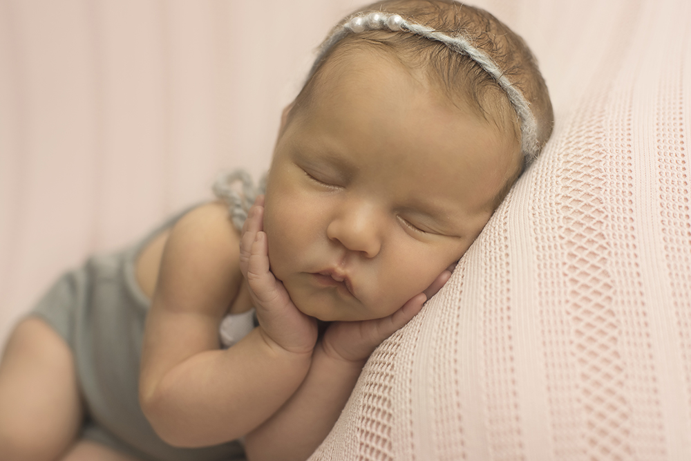ensaio fotográfico newborn bebe gêmeas recém nascidas book fotográfico fotografia pose musa estúdio rio de janeiro niteroi são Gonçalo