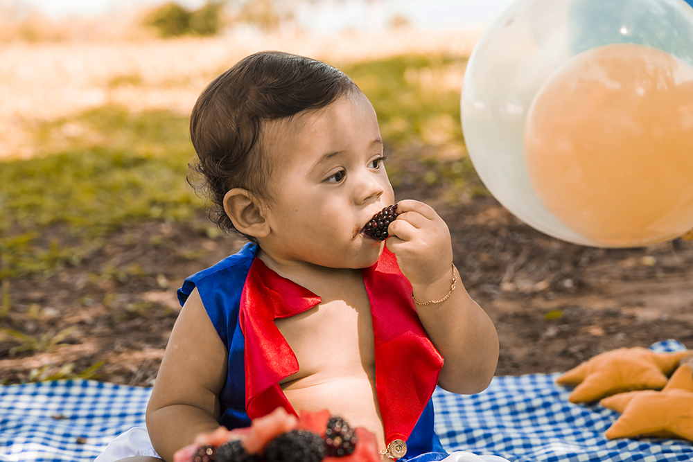 ensaio fotografico pre aniversário menino bebe infantil  book fotografia smash the fruit pequeno príncipe temático closes retrato banheira pos banho rio de janeiro niteroi são Gonçalo