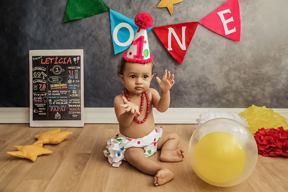 ensaio fotográfico pre aniversario temático circo bebe menina book fotografia palhaço fantasia colorido estúdio rio de janeiro niteroi são Gonçalo