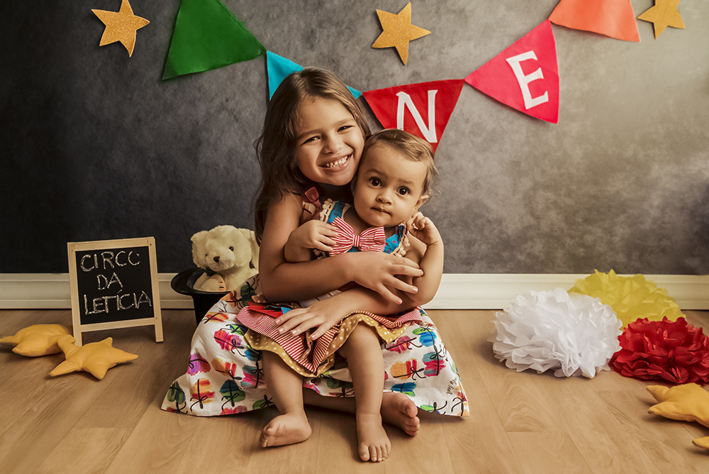 ensaio fotográfico pre aniversario temático circo bebe menina book fotografia palhaço fantasia colorido estúdio rio de janeiro niteroi são Gonçalo