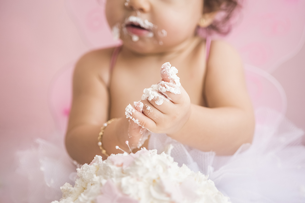 ensaio fotografico pre aniversário menina bebe infantil  book fotografia acompanhamento trimestral smash the cake bolo borboleta closes retrato flores rio de janeiro niteroi são Gonçalo