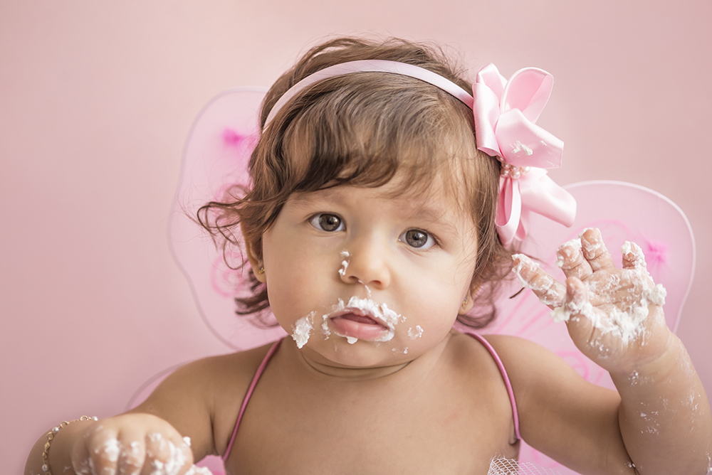 ensaio fotografico pre aniversário menina bebe infantil  book fotografia acompanhamento trimestral smash the cake bolo borboleta closes retrato flores rio de janeiro niteroi são Gonçalo