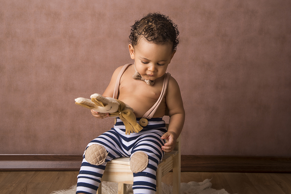 ensaio fotografico pre aniversário menino bebe infantil  book fotografia acompanhamento trimestral vintage suspensório gravata borboleta bicho de pelúcia rio de janeiro niteroi são Gonçalo