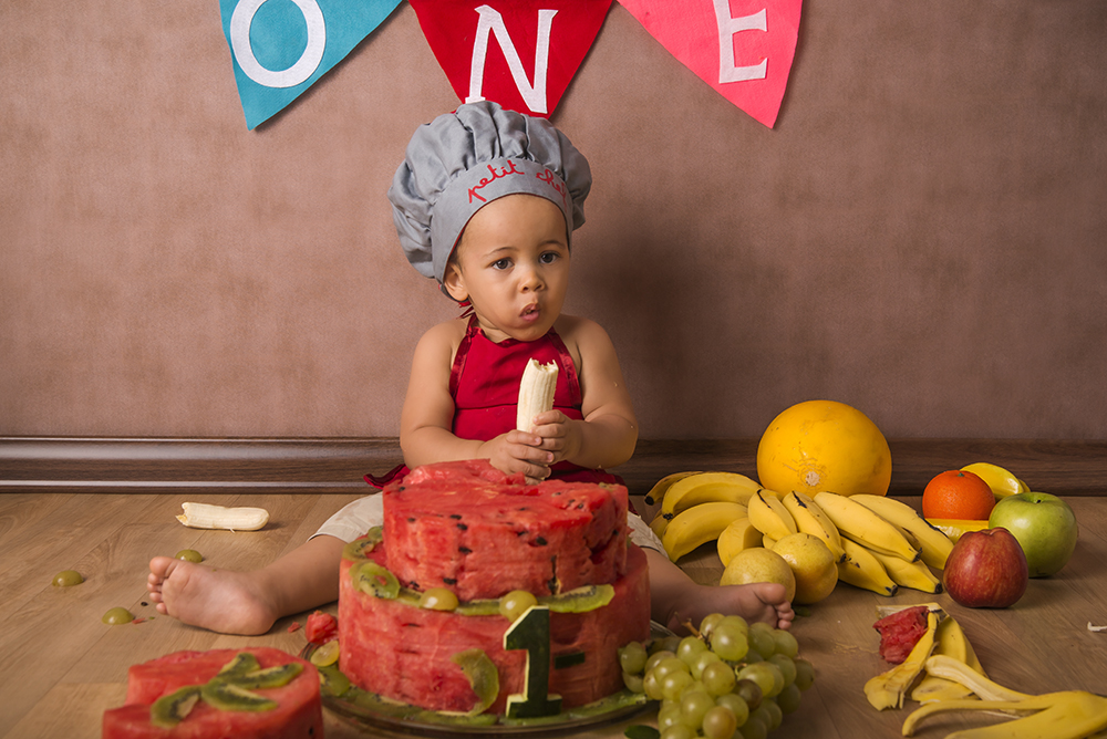 ensaio fotografico pre aniversário menino bebe infantil  book fotografia acompanhamento trimestral smash the fruit fruta chef de cozinha retrato banheira pos banho rio de janeiro niteroi são Gonçalo