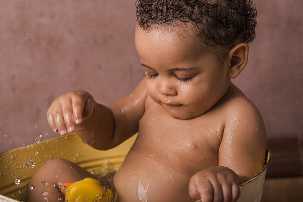ensaio fotografico pre aniversário menino bebe infantil  book fotografia acompanhamento trimestral smash the fruit cozinheiro closes retrato banheira pos banho rio de janeiro niteroi são Gonçalo