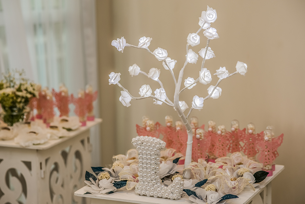 Cobertura fotográfica de batizado menina igreja nossa senhora auxiliadora batismo agua benta família fotografia festa comemoração rosa docinhos bolo bolinhas niteroi rio de janeiro são Gonçalo