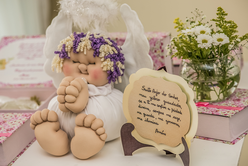 Cobertura fotográfica de batizado menina igreja nossa senhora auxiliadora batismo agua benta família fotografia festa comemoração rosa docinhos bolo bolinhas niteroi rio de janeiro são Gonçalo