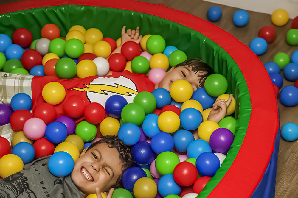 Cobertura fotográfica de batizado menina igreja nossa senhora auxiliadora batismo agua benta família fotografia festa comemoração rosa docinhos bolo bolinhas niteroi rio de janeiro são Gonçalo