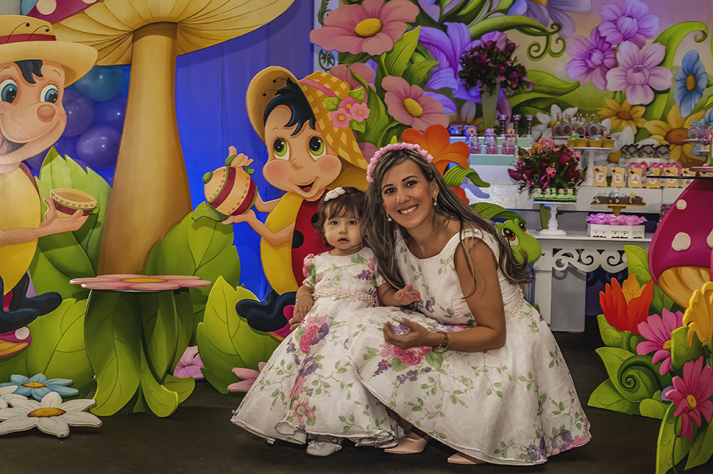 Cobertura fotográfica infantil primeiro aniversário menina tema temático jardim encantado fotografia comemoração docinhos bolo casa de festas estação faz de conta niteroi rio de janeiro são Gon&ccedi