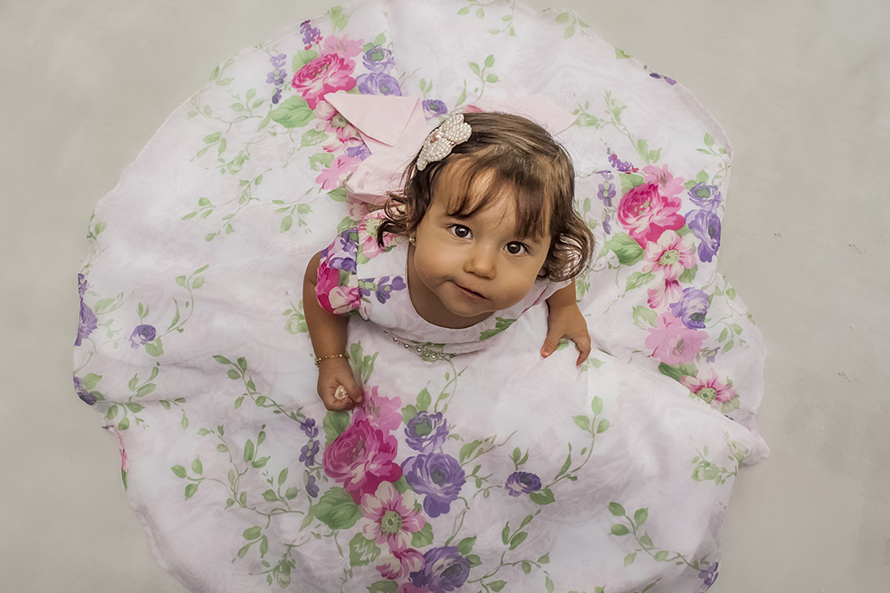 Cobertura fotográfica infantil primeiro aniversário menina tema temático jardim encantado fotografia comemoração docinhos bolo casa de festas estação faz de conta niteroi rio de janeiro são Gon&ccedi