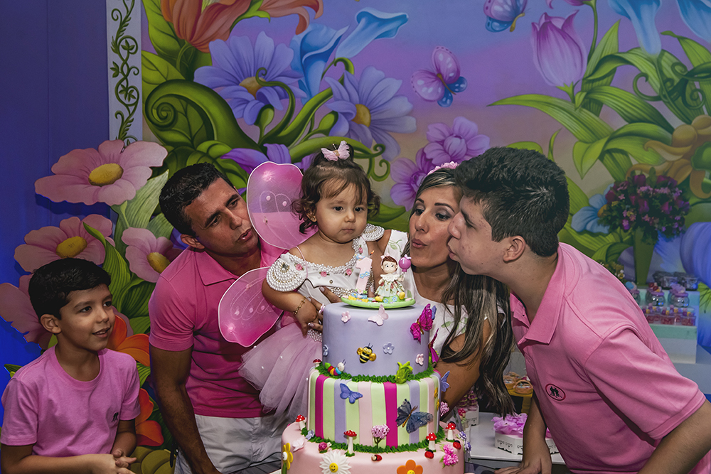 Cobertura fotográfica infantil primeiro aniversário menina tema temático jardim encantado fotografia comemoração docinhos bolo casa de festas estação faz de conta niteroi rio de janeiro são Gon&ccedi