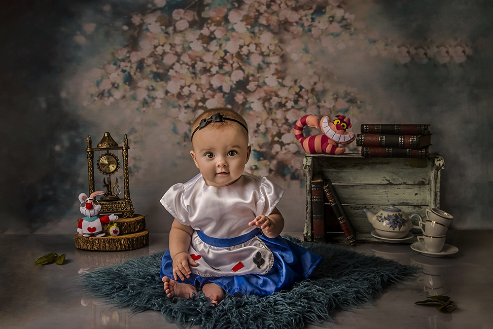 ensaio fotografico menina bebe infantil  book fotografia acompanhamento trimestral interno studio temático alice no país das maravilhas jardim flores carrinho rio de janeiro niteroi são Gonçalo