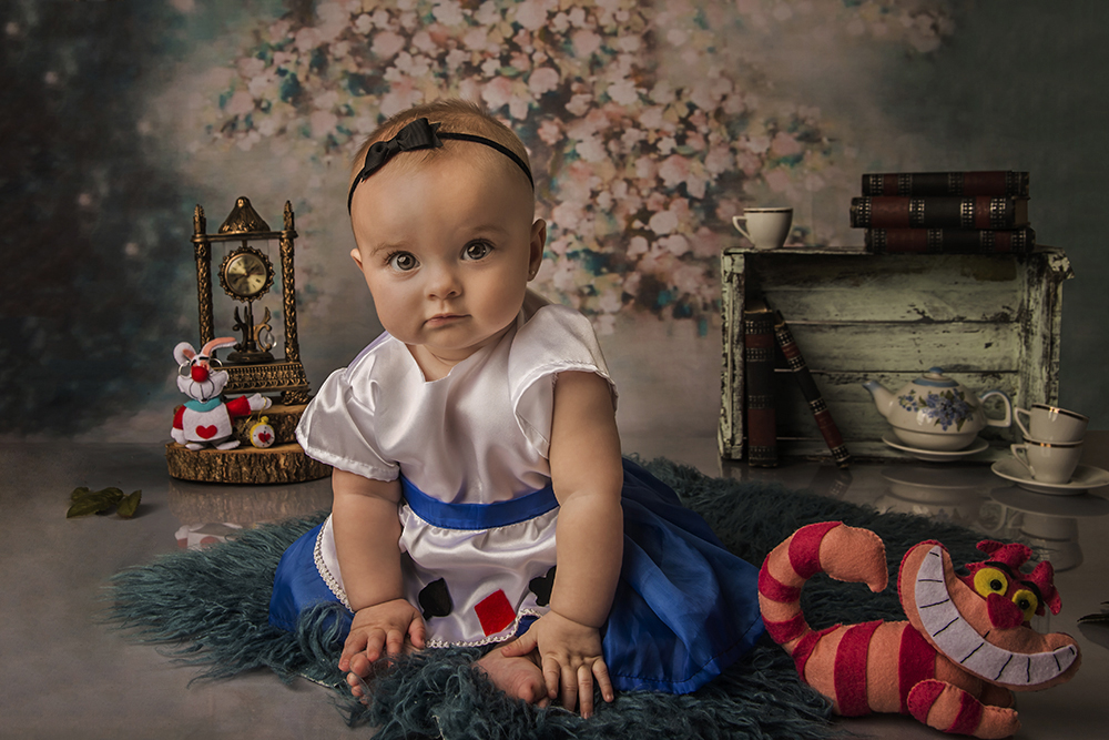 ensaio fotografico menina bebe infantil  book fotografia acompanhamento trimestral interno studio temático alice no país das maravilhas jardim flores carrinho rio de janeiro niteroi são Gonçalo
