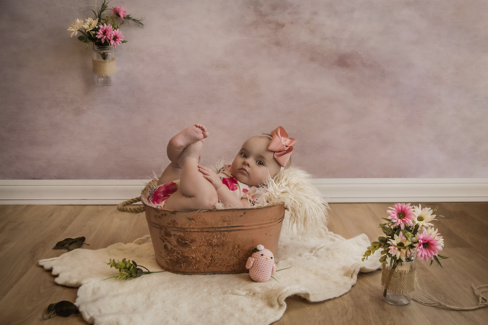 ensaio fotografico menina bebe infantil  book fotografia acompanhamento trimestral interno studio temático alice no país das maravilhas jardim flores carrinho rio de janeiro niteroi são Gonçalo